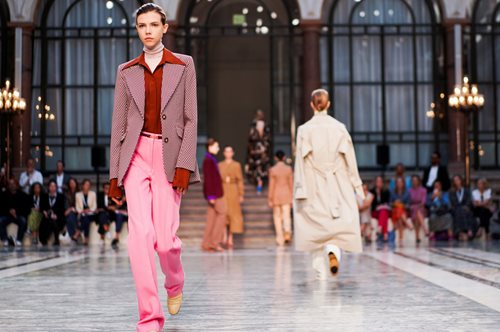 Τάσεις που θα φορέσεις: 5 κομμάτια-κλειδιά θα διευκολύνουν το ντύσιμό σου αυτή την εποχή