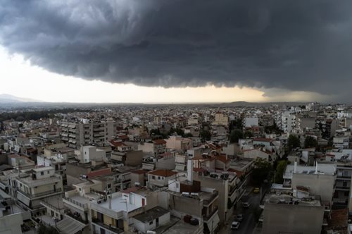 Μια κουρτίνα στον ουρανό: Τι ήταν αυτό που είδαμε στον ουρανό της Αθήνας χτες; 