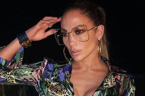 Μετά τα πενήντα: Λύθηκε το μυστήριο της εκτυφλωτικής επιδερμίδας της Τζένιφερ Λόπεζ