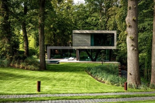Villa Neo: Μία πολυτελής κατοικία που μοιάζει με έργο τέχνης φωλιάζει στην καρδιά του δάσους