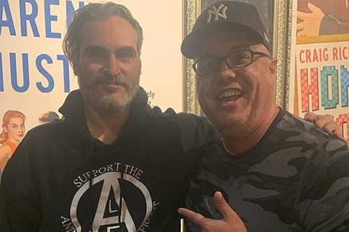 Ο Χοακίν Φίνιξ έκανε έκπληξη σε φανατικούς θαυμαστές του που έβλεπαν στο σινεμά το Joker