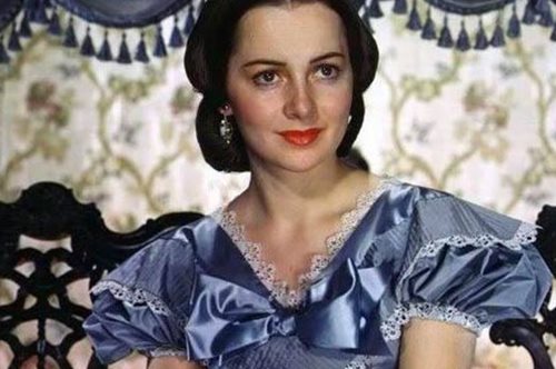 Φοβερή τύπισσα στα 103 της. Πώς είναι σήμερα η Olivia de Havilland του θρυλικού Όσα Παίρνει ο Άνεμος