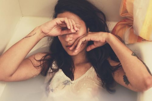 «Γιατί η μαμά ξυπνάει πάντα κουρασμένη;» Το βίντεο μίας εξαντλημένης μητέρας δίνει την απάντηση