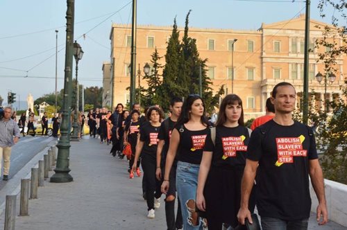 Ένα σιωπηλό πλήθος θα βγει στους δρόμους της Αθήνας το Σάββατο 19 Οκτωβρίου για σπουδαίο σκοπό
