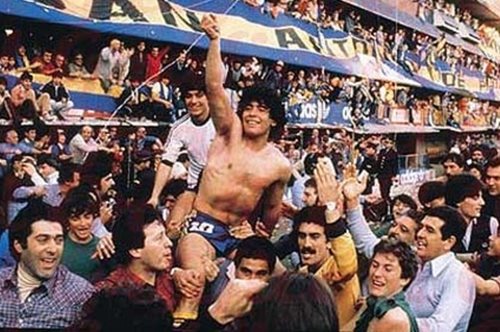 H μυστηριώδης γυναίκα-δόλωμα που ερωτεύτηκε ο Μαραντόνα ήταν εκείνη που του στέρησε την καριέρα 