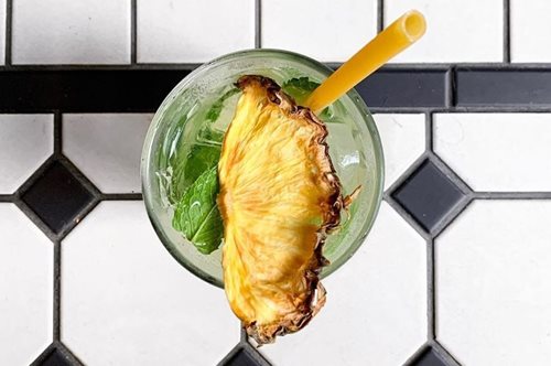 Τα πλαστικά καλαμάκια είναι ξεπερασμένα. Στα μπαρ της Ιταλίας τα αντικαθιστούν με μακαρόνια