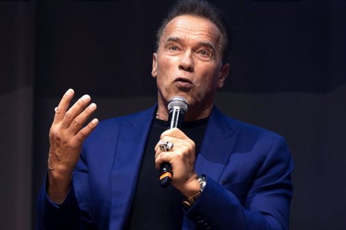 Γιατί ο Άρνολντ Σβαρτσενέγκερ θέλησε να δανείσει στην Γκρέτα Τούνμπεργκ το ηλεκτρικό αυτοκίνητό του