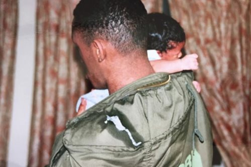 «Νομίζω ακόμα ότι θα την δω μπροστά μου». Ο Tricky μιλάει για τον ξαφνικό θάνατο της κόρης του