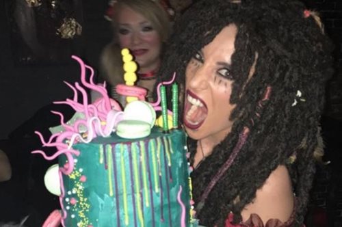 Το μασκέ πάρτι γενεθλίων της Αθηνάς Οικονομάκου. Τι ντύθηκε κλείνοντας τα 30 της χρόνια 