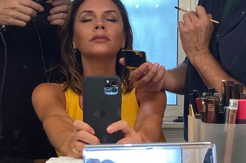 Το χειρότερο λάθος που κάνουμε με τα φρύδια μας, σύμφωνα με την αισθητικό της Βικτόρια Μπέκαμ