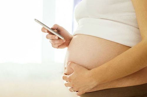 5 κανόνες που πρέπει να ακολουθείς στα social media όταν γεννάνε οι φίλοι σου