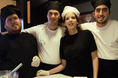 Δεν τους προσλάμβανε κανείς: 4 νέοι Έλληνες με αυτισμό άνοιξαν τη δική τους επιχείρηση στην Αθήνα