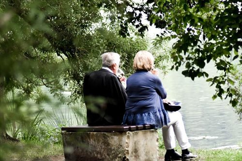 Φρένο στη νόσο του αιώνα. Επιστήμονες βρήκαν το πρώτο φάρμακο που επιβραδύνει το Αλτσχάιμερ