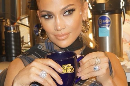 Μετά τα 40: Η κρέμα ματιών που λατρεύει η Τζένιφερ Λόπεζ για σύσφιγξη και νεανικό βλέμμα