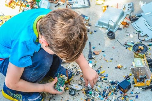 Πώς ένα απλό παιχνίδι με τουβλάκια μπορεί να βοηθήσει τα παιδιά να γίνουν καλύτεροι μαθητές