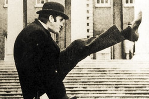 «Εκτέλεσαν την κορυφαία αντιμιλιταριστική περφόρμανς»: Ένα διαφορετικό ποστ για την επίμαχη παρέλαση