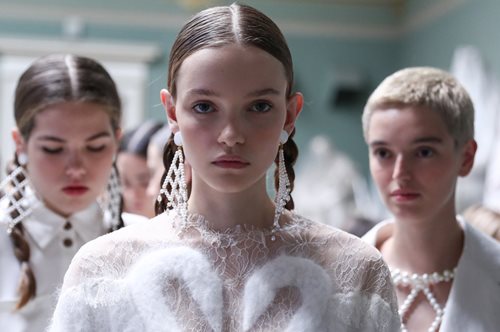 Το νέο προϊόν περιποίησης της επιδερμίδας που έριξε τις πωλήσεις μέικαπ διεθνώς. Φυσική ομορφιά