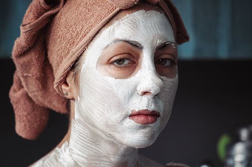 Η πρώτη μάσκα με ελληνικό γιαούρτι χαρίζει λάμψη και φρεσκάδα σε κάθε ηλικία -μέσα σε 15 μόλις λεπτά