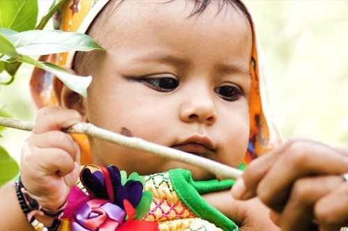 Σε αυτό το χωριό, η γέννηση κάθε κοριτσιού γιορτάζεται με τη φύτευση εκατοντάδων δέντρων