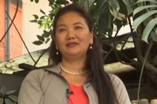 Η 45χρονη γυναίκα που κατέκτησε 9 φορές το Έβερεστ, κάτοχος Γκίνες. Πλένει πιάτα για να βιοποριστεί