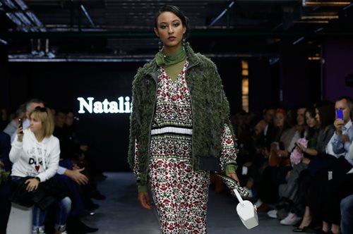 Μέσα σε αυτή τη φούστα θα περάσουμε για πρώτη φορά τον χειμώνα. Σούπερ ζεστή, θηλυκή τάση