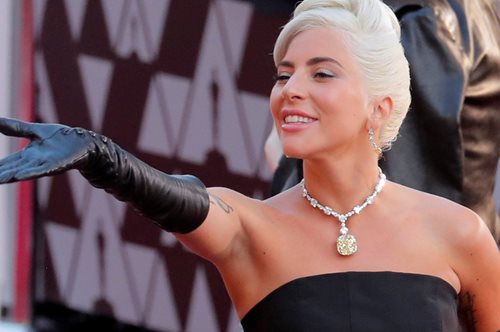 Lady Gaga: Μήπως είναι όντως έγκυος;