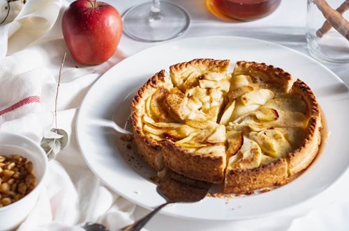Ανοιχτή μηλόπιτα χωρίς αυγά, ζάχαρη και βούτυρο: Φουλ της γεύσης, χωρίς περιττές θερμίδες
