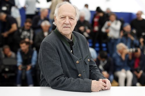 «Ανάψτε τη φωτιά μέσα & εξερευνήστε το άγνωστο έδαφος»: Συμβουλές ζωής του σκηνοθέτη Βέρνερ Χέρτζογκ