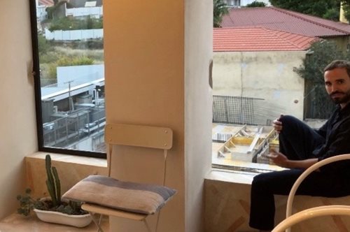 Πώς ένα παλιό, μικρό διαμέρισμα στη Λισαβόνα αποκτά μοντέρνο, καλαίσθητο αέρα, με θεά στην πόλη