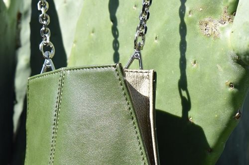 Δύο Μεξικανοί δημιούργησαν vegan δέρμα από κάκτο. Η πράσινη επιχειρηματικότητα στα καλύτερά της