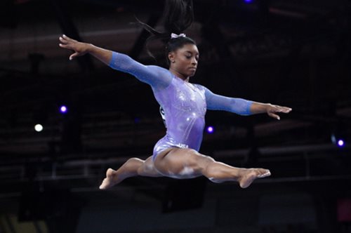 To τέλειο δεκάρι: H τραγική ιστορία ζωής της υπεραθλήτριας Σιμόν Μπάιλς