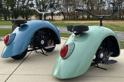 Ένας αυθεντικός σκαραβαίος του 1940 διαλύθηκε σε κομμάτια, δημιουργώντας δύο εκπληκτικά σκούτερ