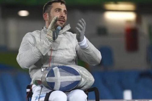 Χρυσό μετάλλιο για τον Έλληνα Πάνο Τριανταφύλλου στην ξιφασκία με αμαξίδιο