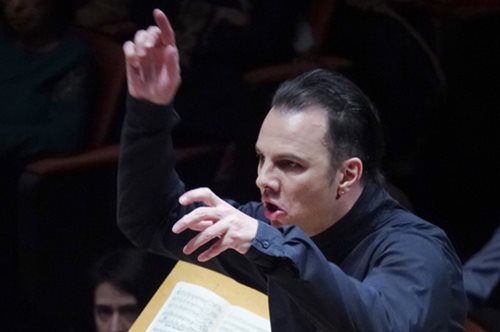 «Από τους πιο περιζήτητους μαέστρους στον κόσμο»: Ο Κουρεντζής σε σειρά συναυλιών στη Νέα Υόρκη