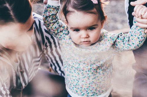 «Ένα παιδί που αισθάνεται ότι οι γονείς του το αγαπούν, δε ζητάει πολλά, και το μάλωμα ανέχεται»