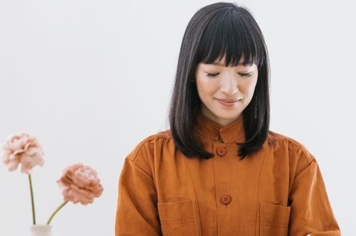 Ο λόγος που το νέο eshop της Μαρί Κόντο γεννά αντιδράσεις. Η νέα σουπερστάρ του Netflix προκαλεί