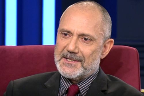 «Η αδελφή μου είναι ηγουμένη και πολύ ευτυχισμένη». Ο Γρηγόρης Βαλλιανάτος μιλάει για τη ζωή του