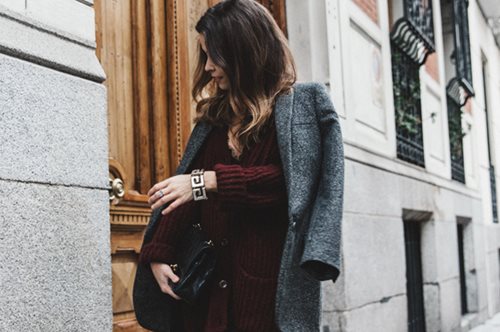 5 τρόποι να συνδυάσεις το πιο στιλάτο μάλλινο item του φετινού χειμώνα -Ποιο είναι και πώς φοριέται