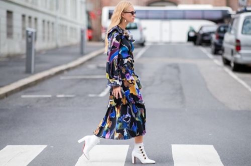 Οι μπότες και τα μποτάκια που μια γυναίκα άνω των 40 πρέπει να έχει οπωσδήποτε στη ντουλάπα της 