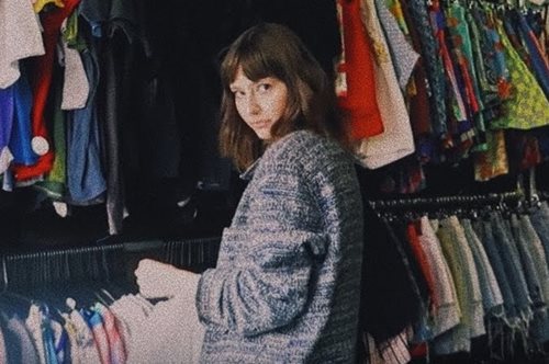 Σαν καινούργια: Πώς να συνδυάσεις σωστά και έξυπνα τα κομμάτια που βρίσκεις στα βιντατζάδικα 