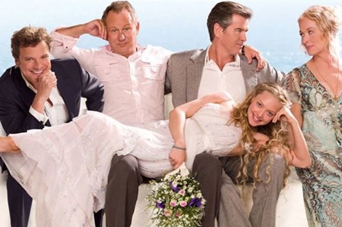 «Τρεις άντρες -άγνωστοι μεταξύ τους- φτάνουν στο νησί»: Ποιανού είναι βρε γυναίκα το παιδί;