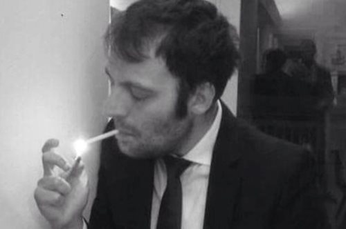 «Ακόμα κι ένας εξαρτημένος απ' τη νικοτίνη κάφρος σαν και μένα»: Ο Κορτώ για τον αντικαπνιστικό 