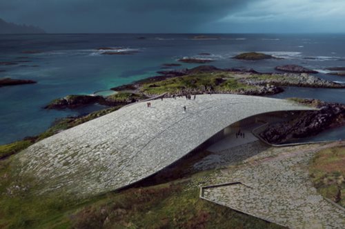 «The Whale»: Κάτω από τo βόρειο Σέλας, στη Νορβηγία, ένα κτίριο-αριστούργημα καλεί τον επισκέπτη