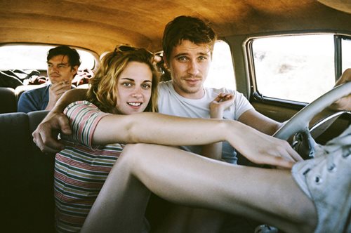 «Aς πιούμε στην υγειά των τρελών, των απροσάρμοστων, των επαναστατών, των ταραχοποιών»