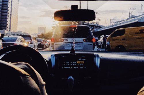 «Εδώ δεν είναι Αγγλία», μου φώναξε ένας αγενής οδηγός, θυμίζοντας μου ότι εδώ είναι Ελλάδα