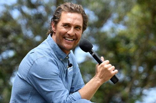 «Σταμάτησα να ανησυχώ για το αποτέλεσμα»: O ΜακΚόναχι μιλά για την ευτυχία και αλλάζει τη ζωή μας