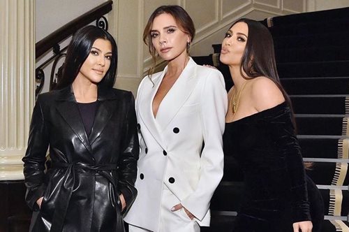 Το αξεσουάρ «της γιαγιάς» που η Βικτόρια Μπέκαμ δεν λέει να βγάλει από πάνω της: Μεγάλη τάση το 2020