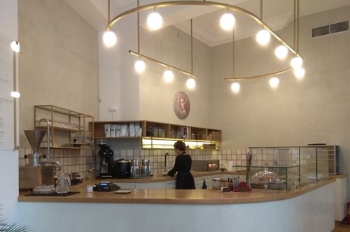 Σε ένα γλυκατζίδικο στο σταυροδρόμι Ανατολής και Δύσης απόλαυσα τα καλύτερα σιροπιαστά στην Αθήνα