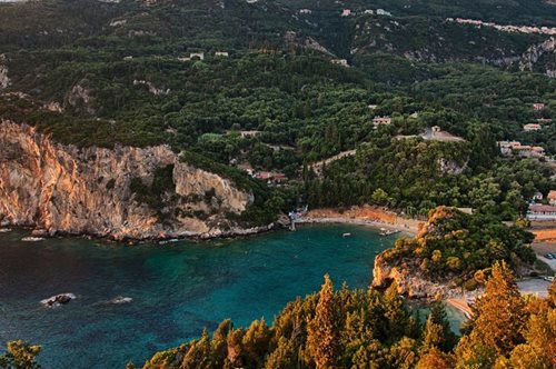 Ήθελα να πω «από τη στιγμή εκείνη αρχίζει η ποίηση», μα ο Ζορμπάς δε θα καταλάβαινε και σώπασα