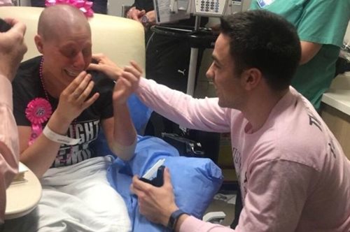 Χώρισε τον σύντροφό της όταν διαγνώστηκε με καρκίνο του μαστού και εκείνος της έκανε πρόταση γάμου